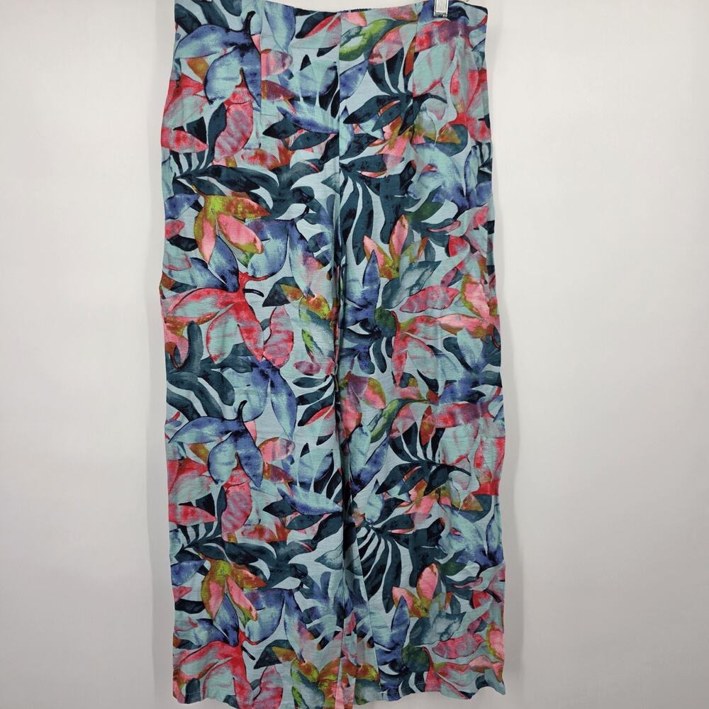 Bettina Star Medium Capri Pants Tropical Floral Crop Flat Front Cruise Resort